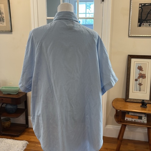 Urban Outfitters light blue shirt sleeve button down w/2 front pockets.  Size S - Picture 7 of 9